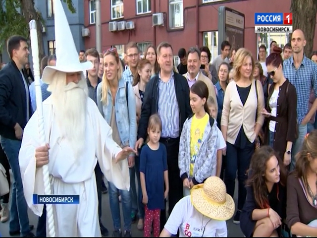 Мэр Новосибирска прогулялся и оценил пешеходную улицу Ленина