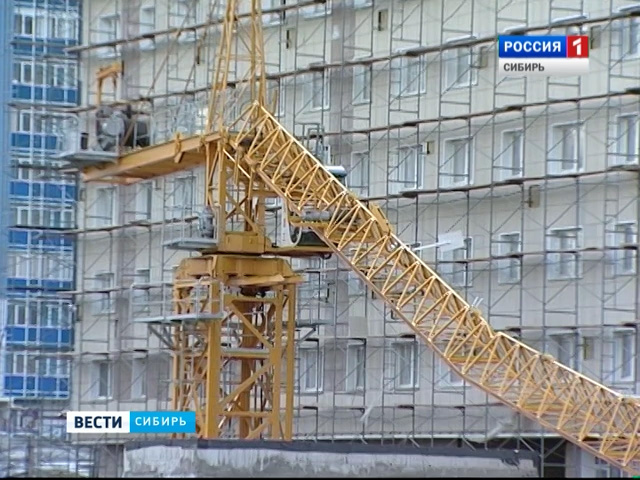 В Красноярске на одном из строительных объектов рухнули краны