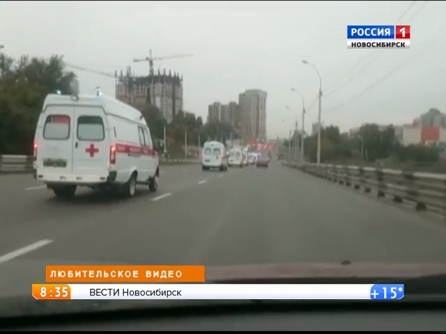 Колонна автомобилей скорой помощи проехала по центру Новосибирска