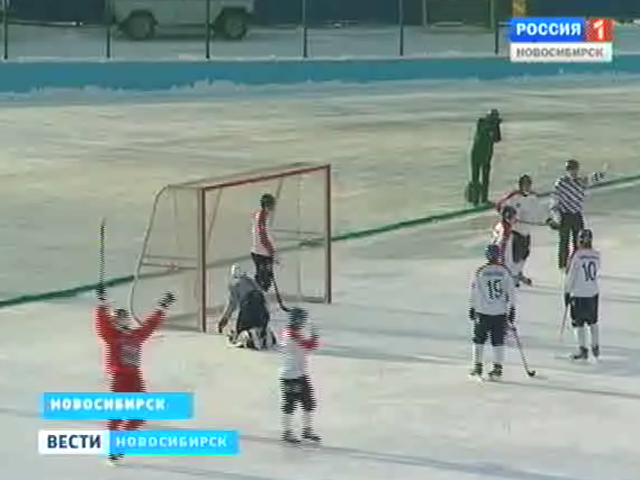 Новосибирский &quot;Сибсельмаш&quot; на своем льду принимал &quot;Енисей&quot; из Красноярска и потерпел первое поражение в сезоне