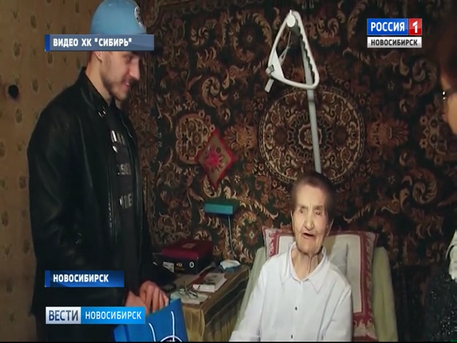 Хоккеист «Сибири» поздравил болельщицу с 99-летием   