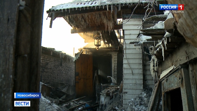 Крупный пожар ликвидировали сотрудники МЧС в Новосибирске