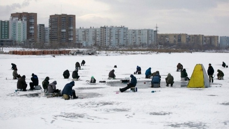 В Новосибирской области за один день под лёд провалились три рыбака