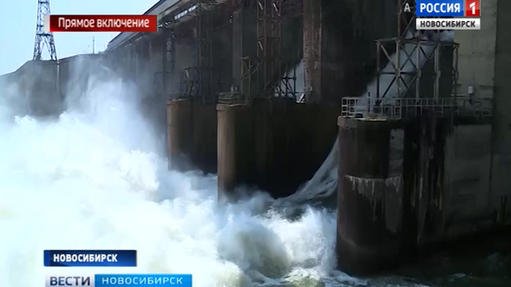 Осторожно, «топляк»: сброс древесины начали на Новосибирской ГЭС