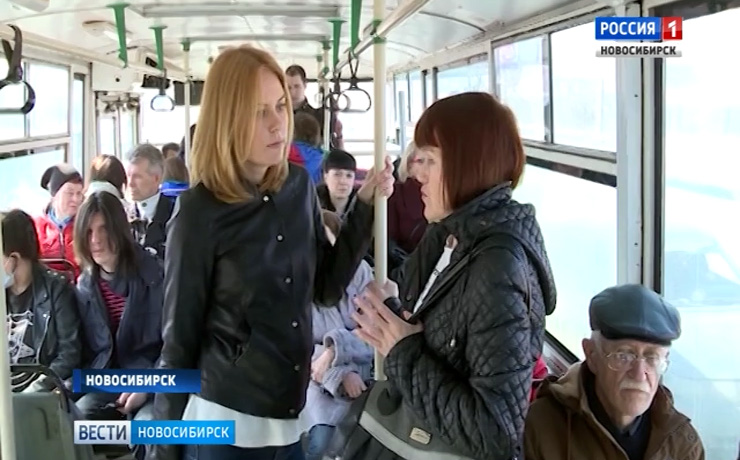 Новосибирское троллейбусное депо наказали рублем за кондуктора-хама