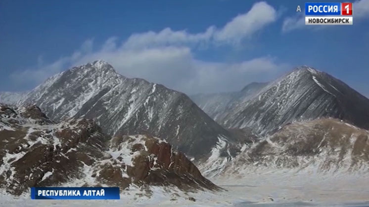 Вертолёт со спасателями направят на помощь сибирским туристам в горы Алтая