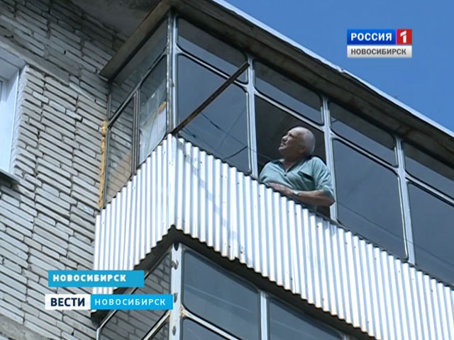 Жители пятиэтажки в Кировском районе страдают из-за прохудившейся крыши
