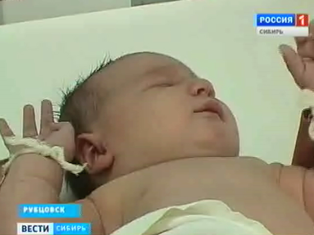 В Рубцовске родился мальчик весом почти 6 килограммов