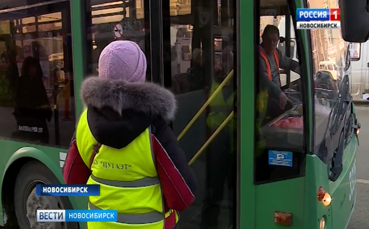 Ревизоры проверили соблюдение правил водителями автобусов на площади Калинина