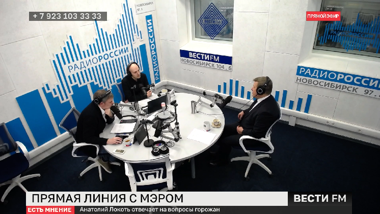 Мэр Новосибирска Анатолий Локоть ответил на вопросы горожан в прямом эфире