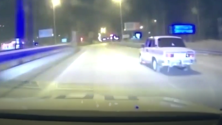 Ночная погоня за скрывающимся автомобилистом закончилась выстрелами в Новосибирске