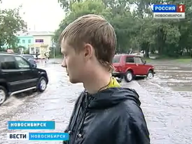 Утренний ливень парализовал движение в Новосибирске