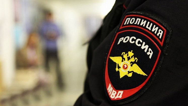 В новосибирском суде начали рассматривать дело о нападении полицейского на попутчика