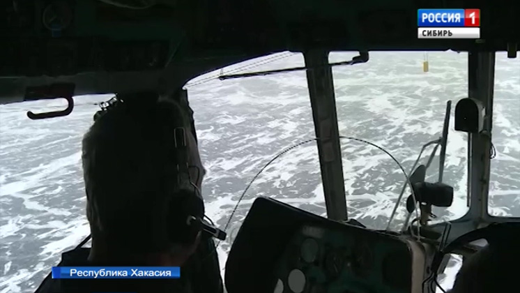 В Хакасии спасатели начали патрулировать ледовые дороги с воздуха