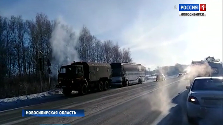 25 человек спасли из замерзшего автобуса на трассе в Новосибирской области