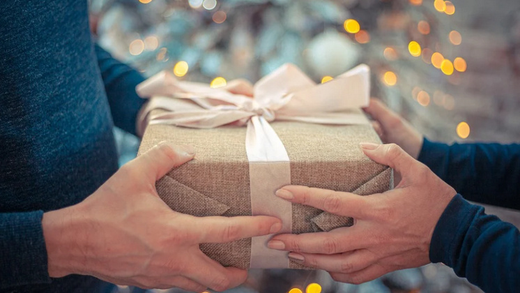 Многие новосибирцы готовы потратить на новогодние подарки свыше 12 тысяч рублей