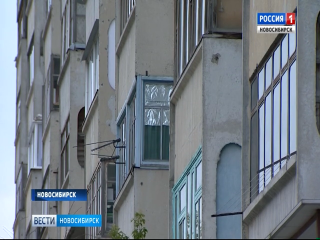 Жители дома на улице Беловежской страдают из-за войны двух старших по дому