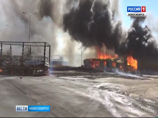 Водителя загоревшейся на трассе под Новосибирском фуры госпитализировали в реанимацию