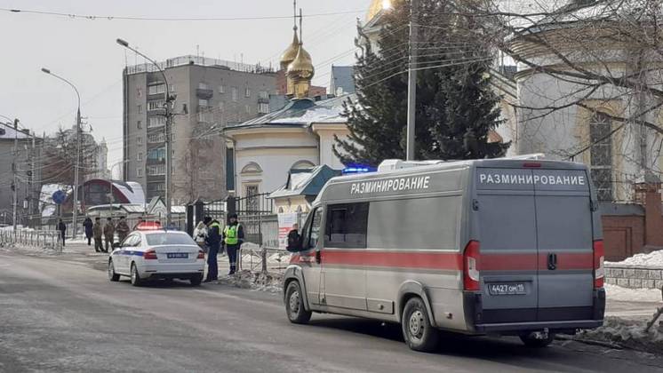 В Новосибирске машина разминирования около храма встревожила бдительных горожан