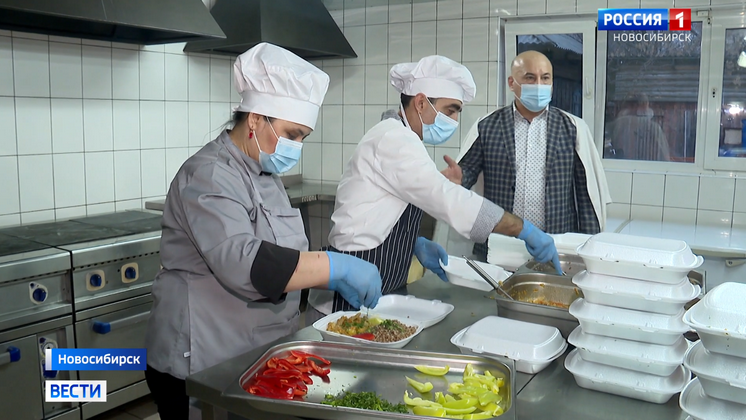 В Новосибирске врачам ковид-госпиталей привозят обеды добровольцы