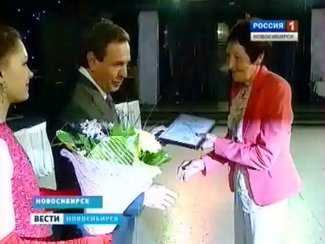 Лучшим социальным работникам Новосибирской области вручили награды за преданность профессии
