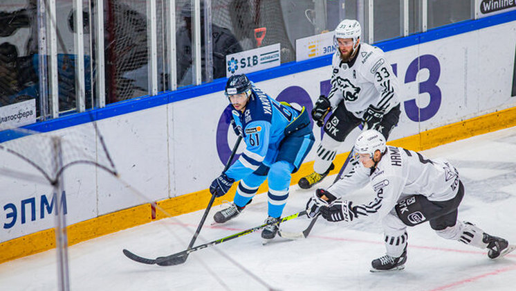 Хоккейная «Сибирь» уступила «Трактору» со счетом 2:4 и прервала рекордную домашнюю серию