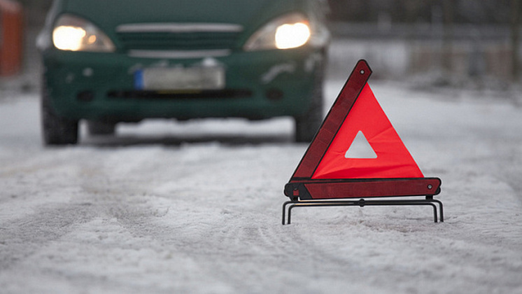 Один погиб и пятеро пострадали в аварии на трассе в Новосибирской области