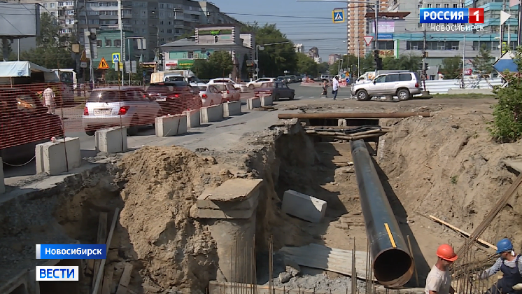 Теплосети на пересечении улиц Кропоткина и Ипподромская ремонтируют в Новосибирске