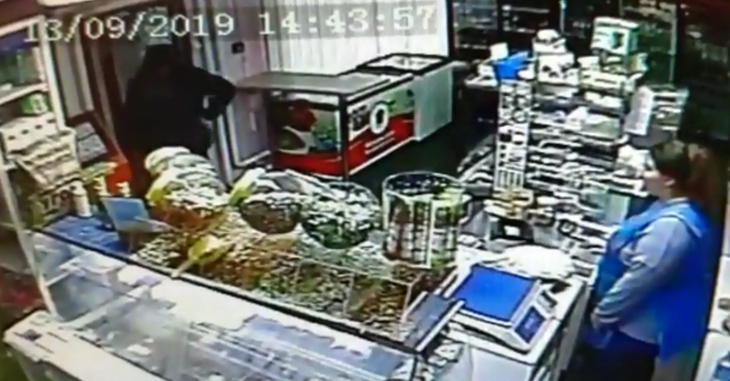 В Новосибирске задержан налётчик с ножом, ограбивший магазин