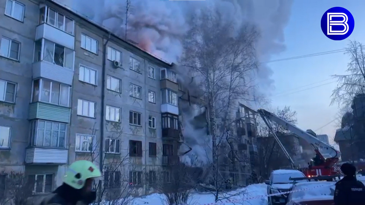 Появилось первое видео с места обрушения подъезда после взрыва газа в Новосибирске