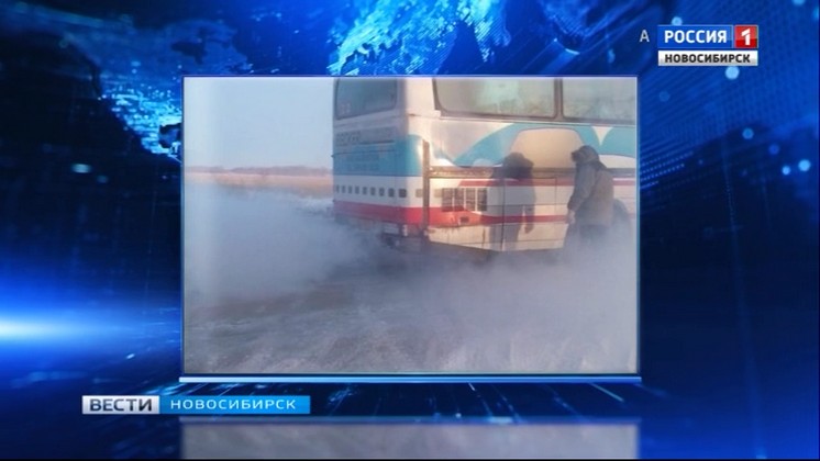 Автобус с пассажирами сломался под Новосибирском из-за мороза