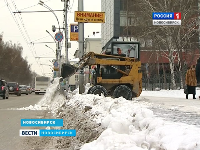 До оценки &quot;отлично&quot; еще далеко: на дорожных фронтах побеждает снег