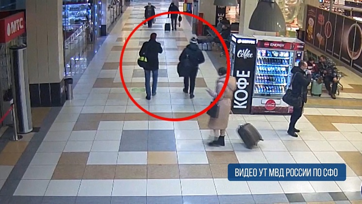 Пассажир украл телефон у мужчины в аэропорту Толмачёво