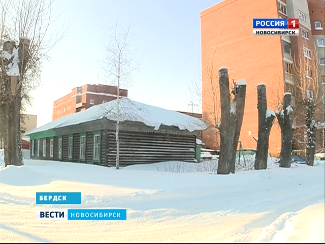 Жители дома в центре Бердска оспорили аварийный статус жилья