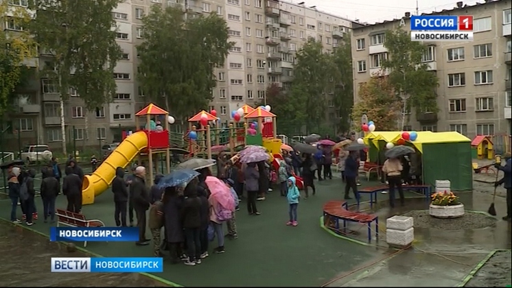 Мэр Новосибирска оценил ремонт дворов на улице Доватора   