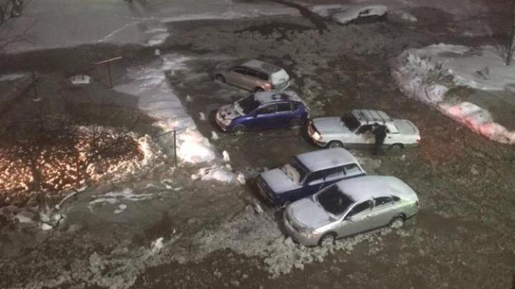 В Бердске из-за коммунальной аварии затопило городские улицы (видео)