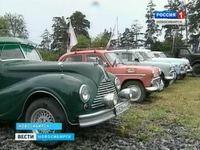 В новосибирском Автомотоцентре прошел фестиваль ретро-техники