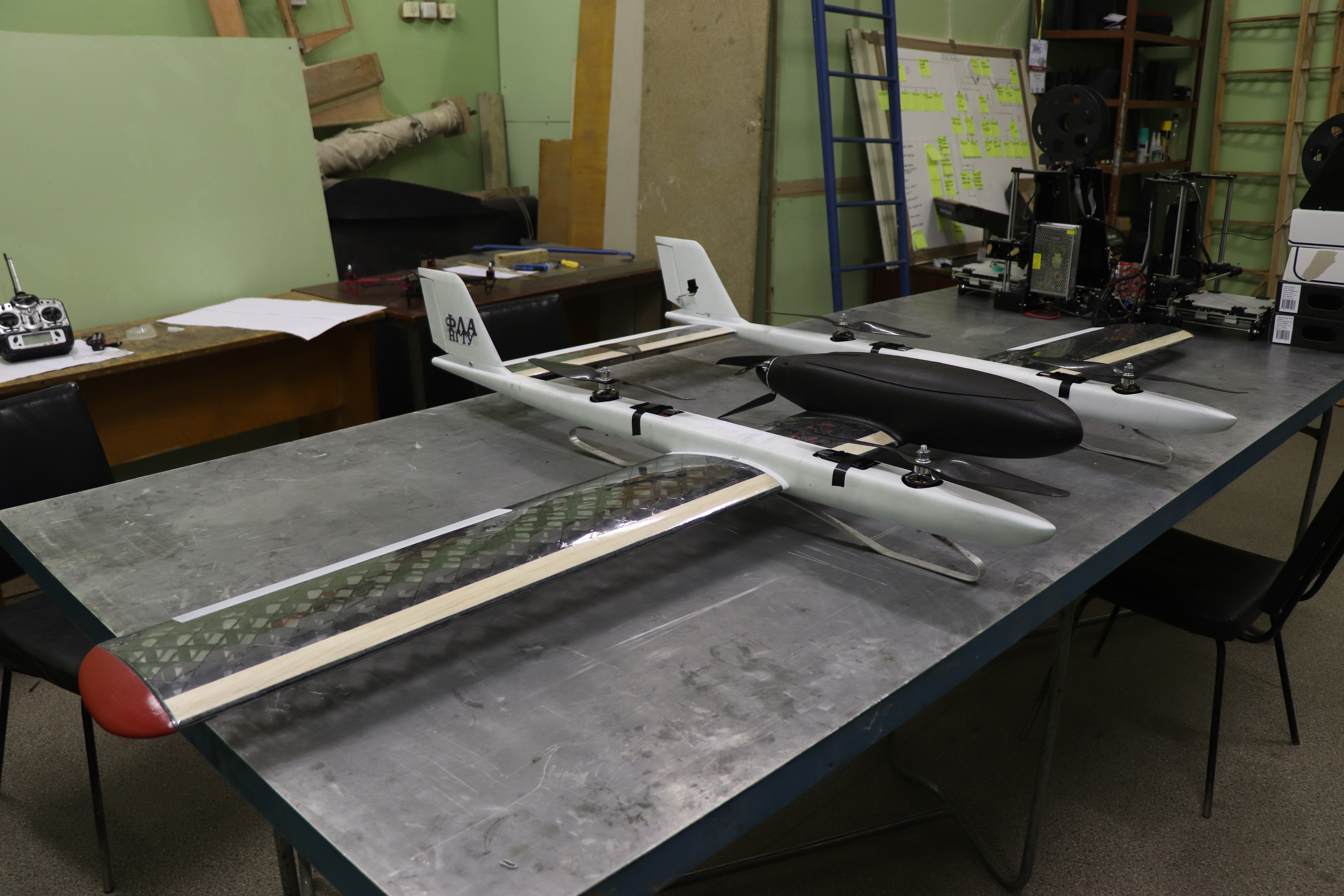 Студенты из Новосибирска разработали гибрид квадрокоптера и самолета