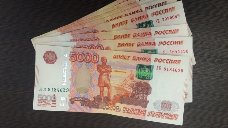 На взятке в 83 тысячи рублей поймали пристава в Новосибирске