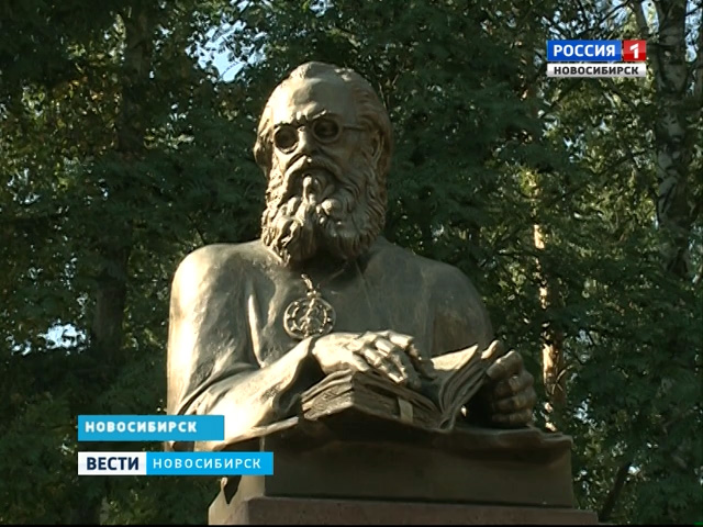 Памятник Святителю Луке открыли в сквере новосибирской больницы