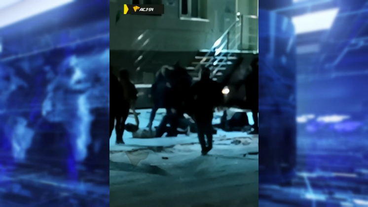 Толпа пьяных мужчин избила посетителя кафе-бара на улице Широкой в Новосибирске