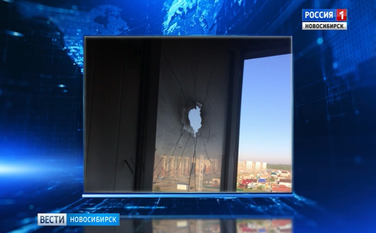 Залетевшая в окно осветительная ракета стала причиной пожара в Новосибирске