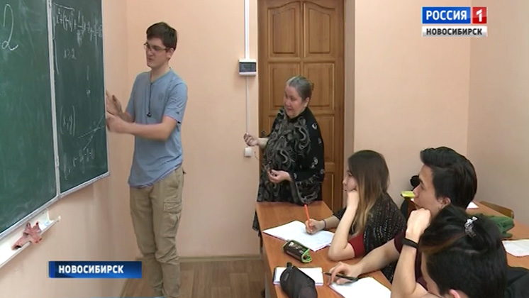 Новосибирский школьник готовится к участию во Всероссийской олимпиаде по физике