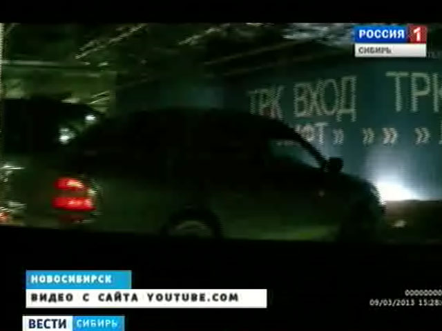 Житель Новосибирска смог припарковать машину впритирку между двумя столбами