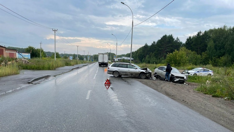 Водитель решил обогнать машину и устроил ДТП под Новосибирском