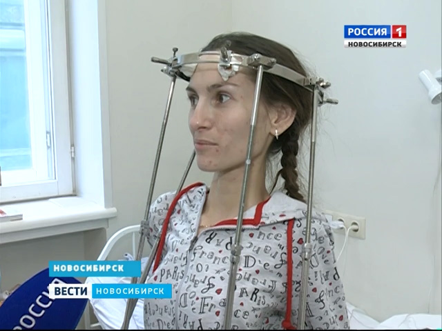 Новосибирские врачи спасают жизнь пациентке с тяжелой формой сколиоза