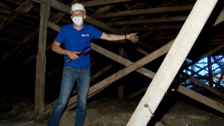 Подробности смертельного обрушения потолка рассказал корреспондент «Вести Новосибирск»