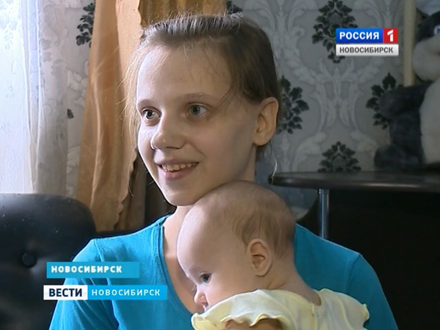 В Новосибирске с рождением детей поздравили молодых мам - выпускниц детских домов