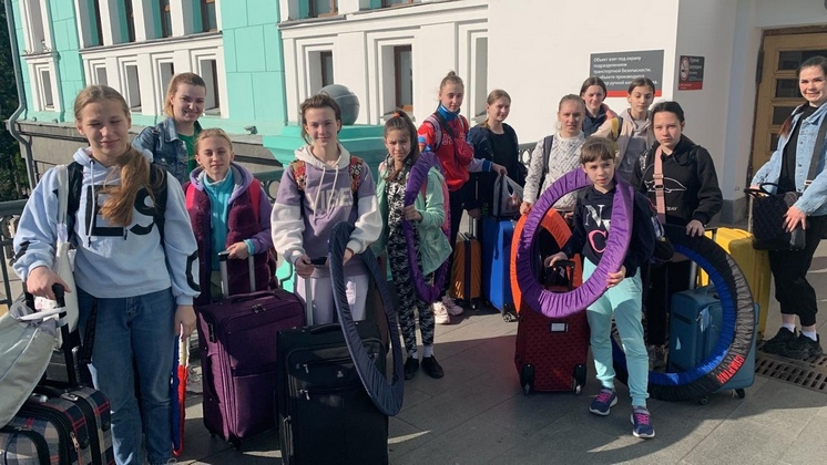Юные гимнастки из Донецка приехали в Новосибирск на соревнования