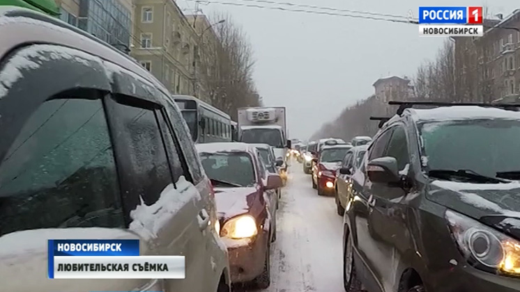 Транспортная блокада в час пик: новосибирцы выкладывают в соцсети видео самых сильных заторов